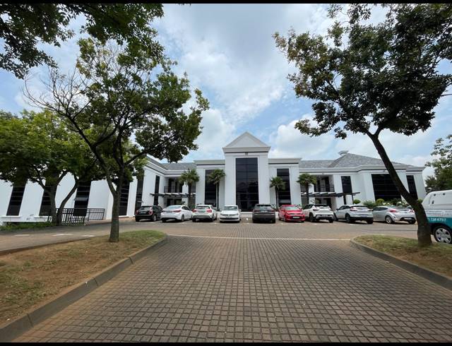 210M² OFFICE TO LET IN BRYANSTON